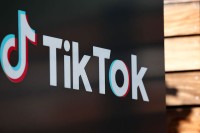 Опасности TikTok: как популярная соцсеть разводит пользователей на деньги